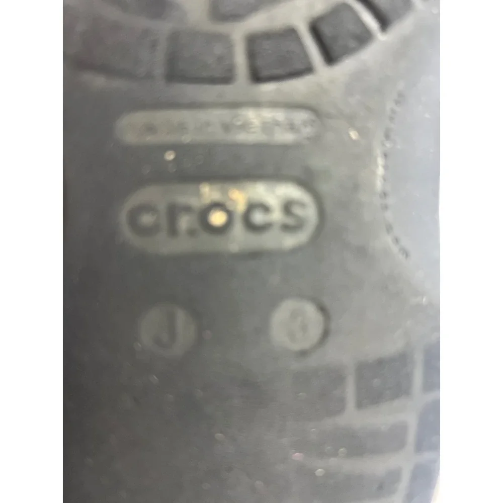 Crocs Classic Clog Black Kids Junior Size J3 with Tom and Jerry Jibbitz Charms
